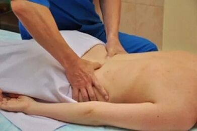 massage comme méthode de traitement de l'ostéochondrose thoracique