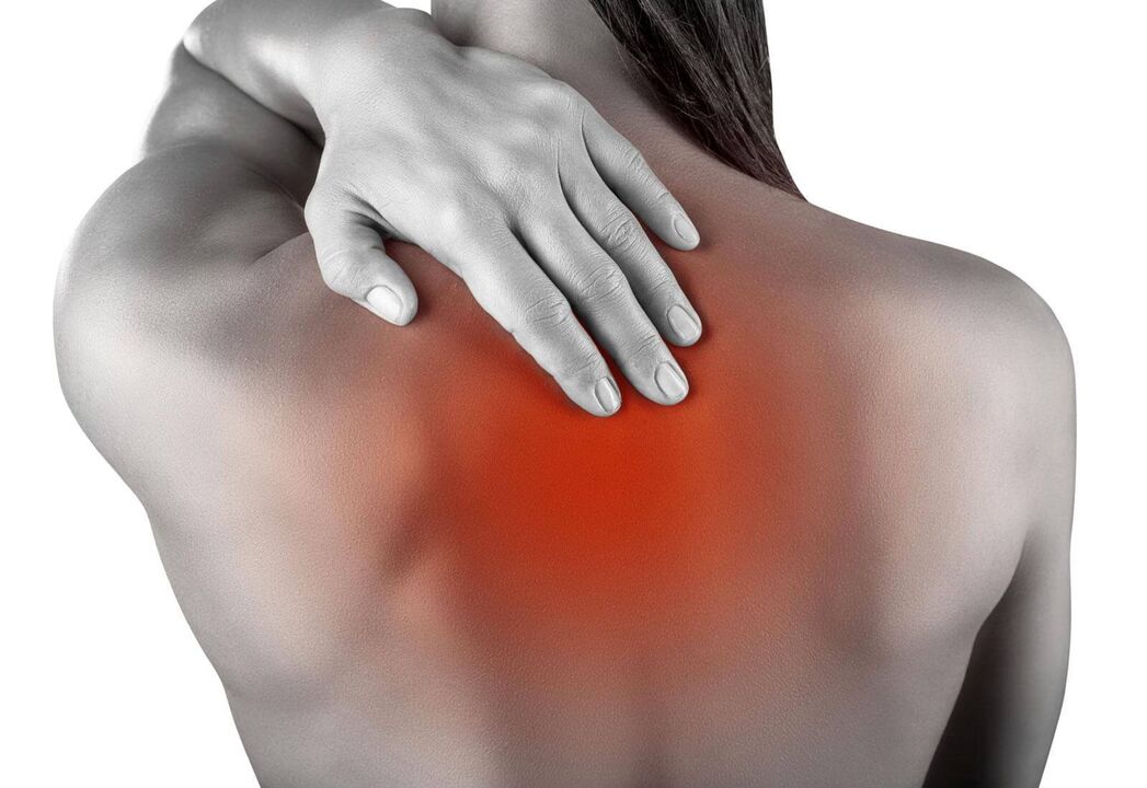 Maux de dos au niveau de l'omoplate causés par une maladie ou une blessure